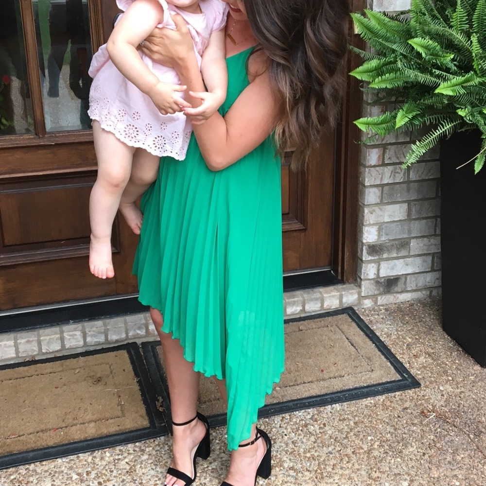 Flowy crinkled green dress